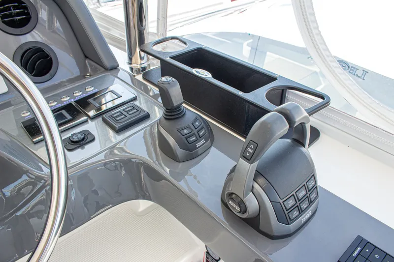 Slide: The Image of Riviera 46 Sports Motor Yacht 2025 - 6307959