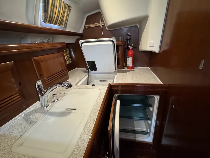 Slide: The Image of Beneteau 423 2004 - 6308713