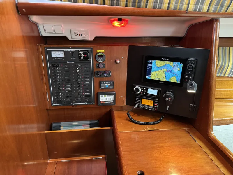 Slide: The Image of Beneteau 423 2004 - 6308570