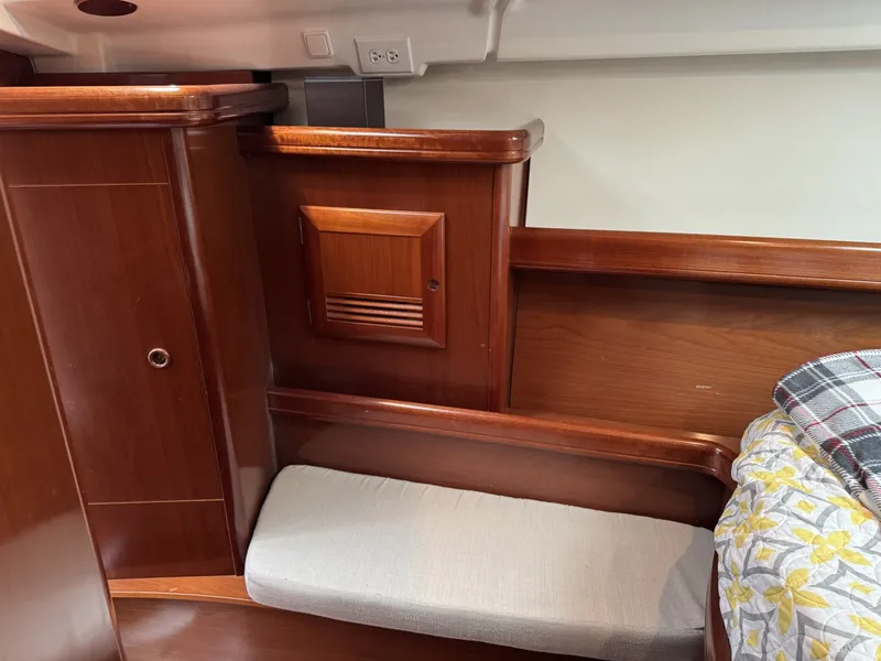 Slide: The Image of Beneteau 423 2004 - 6308659