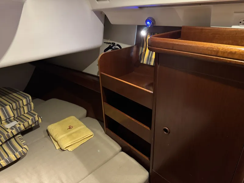 Slide: The Image of Beneteau 423 2004 - 6308706
