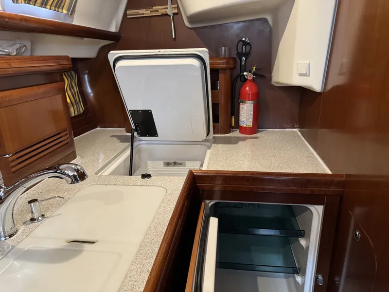 Slide: The Image of Beneteau 423 2004 - 6308711