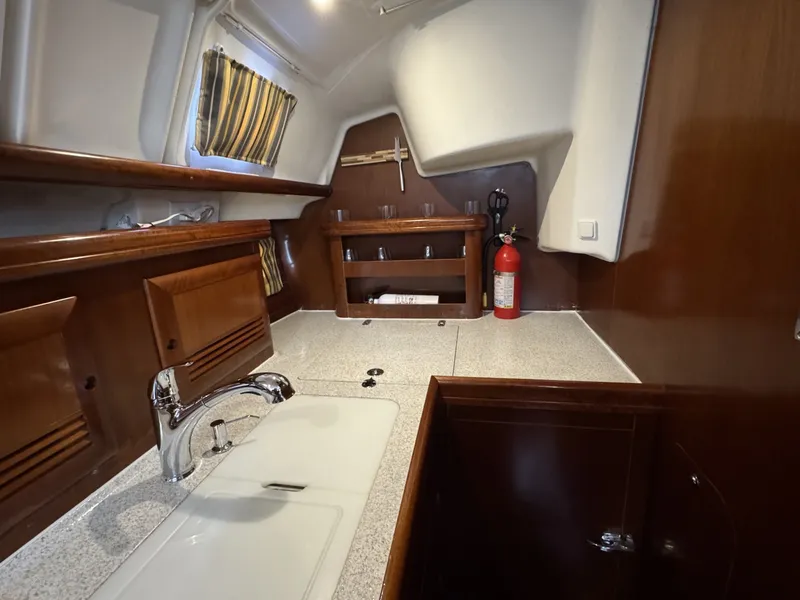 Slide: The Image of Beneteau 423 2004 - 6308715