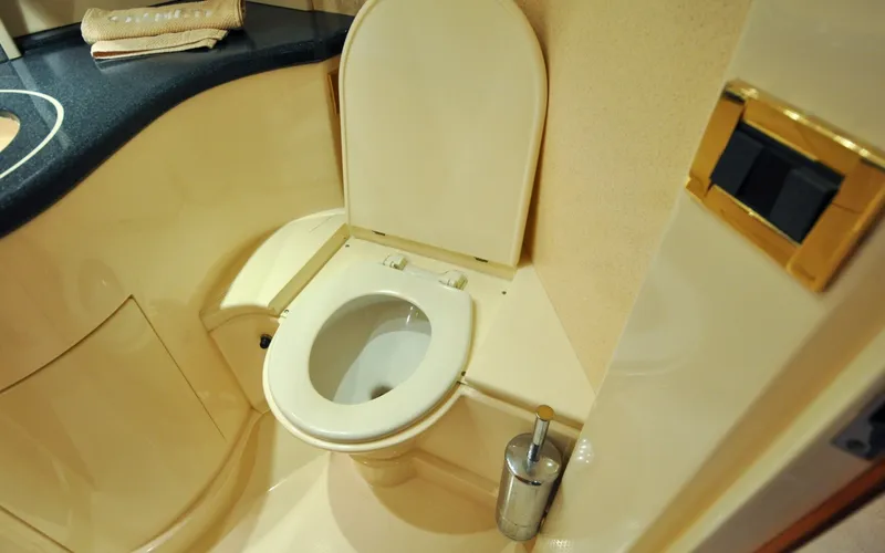 Slide: The Image of 1996 Azimut 54 | Calmati Luxury yacht Azimut Cinquantaquattro 1996 bathroom with modern toilet and sleek design. - 6308952