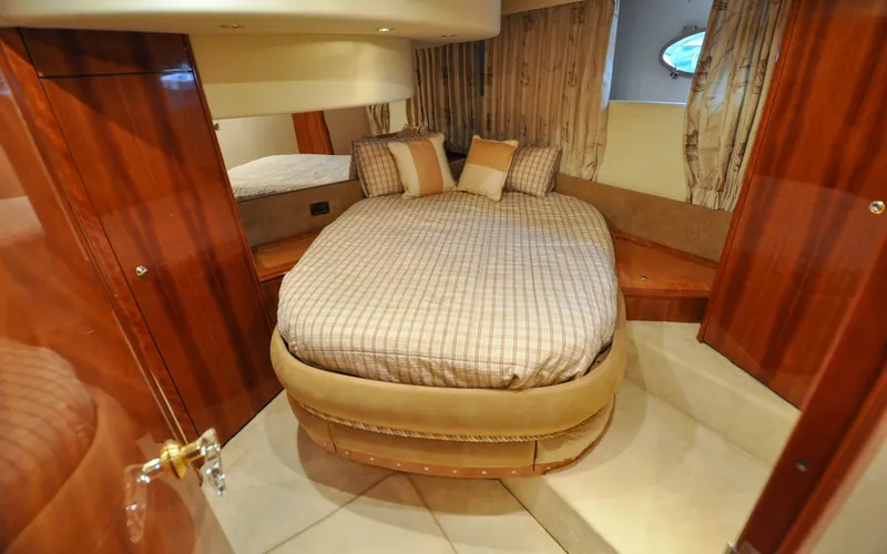 Slide: The Image of 1996 Azimut 54 | Calmati Luxurious bedroom interior of 1996 Azimut Cinquantaquattro yacht with elegant wood finishes. - 6308963