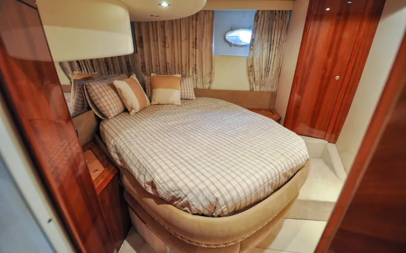 Slide: The Image of 1996 Azimut 54 | Calmati Luxurious bedroom interior of 1996 Azimut Cinquantaquattro yacht with elegant wood finishes. - 6308970