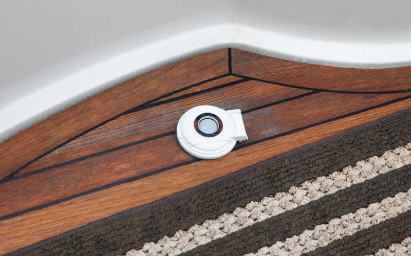 Slide: The Image of 1996 Azimut 54 | Calmati Wooden floor detail with a white latch on Azimut Cinquantaquattro yacht, 1996 model. - 6308866