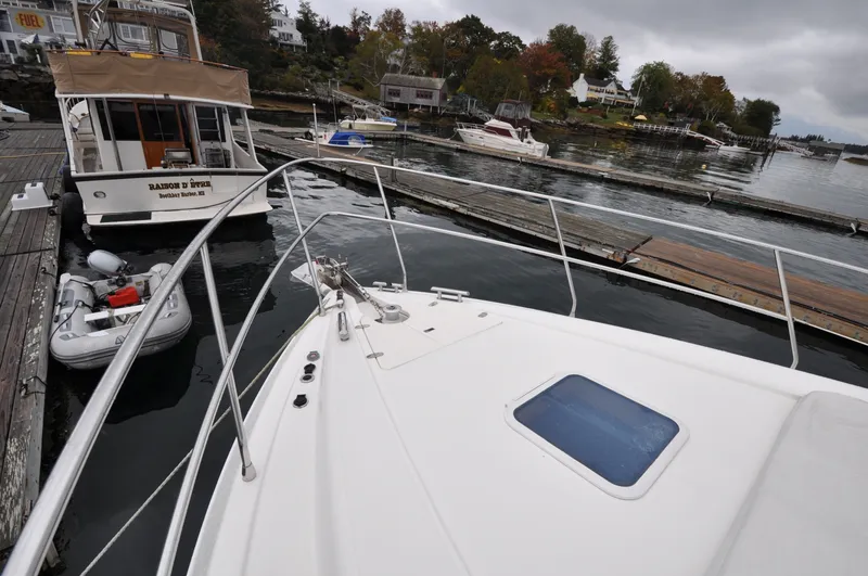Slide: The Image of 1996 Azimut 54 | Calmati Bow view of 1996 Azimut Cinquantaquattro yacht docked at a marina. - 6308590