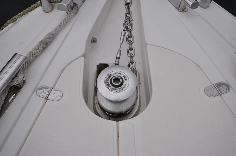 Slide: The Image of 1996 Azimut 54 | Calmati Anchor chain mechanism on 1996 Azimut Cinquantaquattro yacht deck. - 6308595