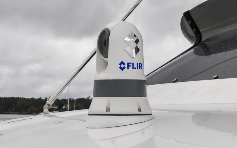 Slide: The Image of 1996 Azimut 54 | Calmati FLIR camera on 1996 Azimut Cinquantaquattro yacht under cloudy sky. - 6308881