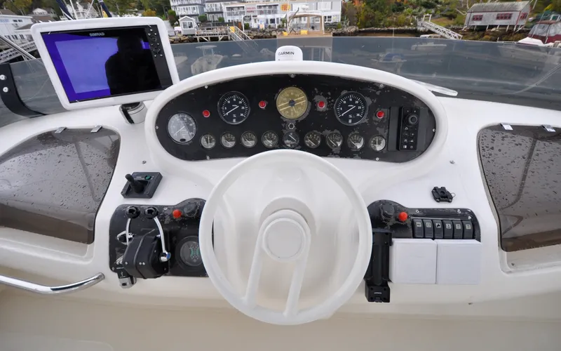 Slide: The Image of 1996 Azimut 54 | Calmati Cockpit of 1996 Azimut Cinquantaquattro yacht with steering wheel and navigation instruments. - 6308896