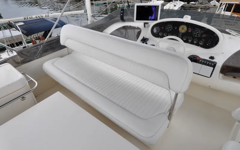 Slide: The Image of 1996 Azimut 54 | Calmati 1996 Azimut Cinquantaquattro yacht cockpit with white seating and control panel. - 6308899