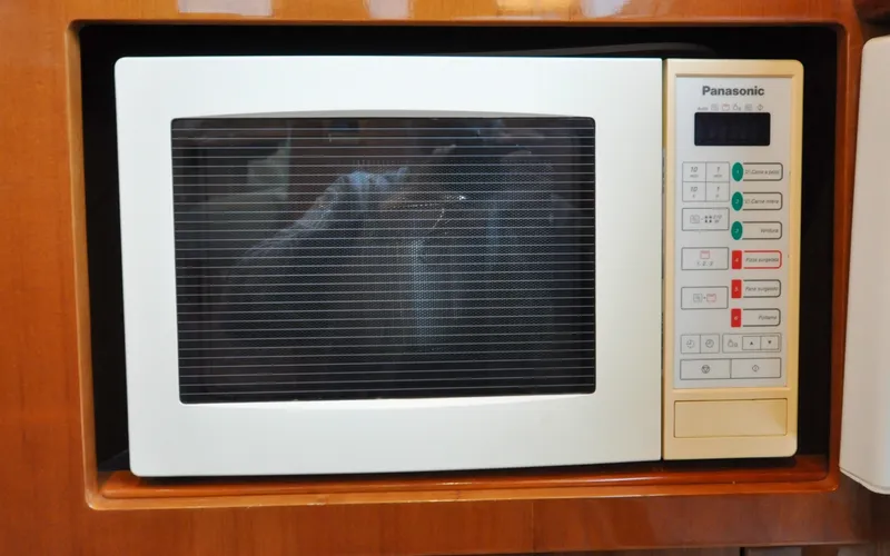 Slide: The Image of 1996 Azimut 54 | Calmati Panasonic microwave in Azimut Cinquantaquattro yacht, 1996 model, with control panel. - 6308981