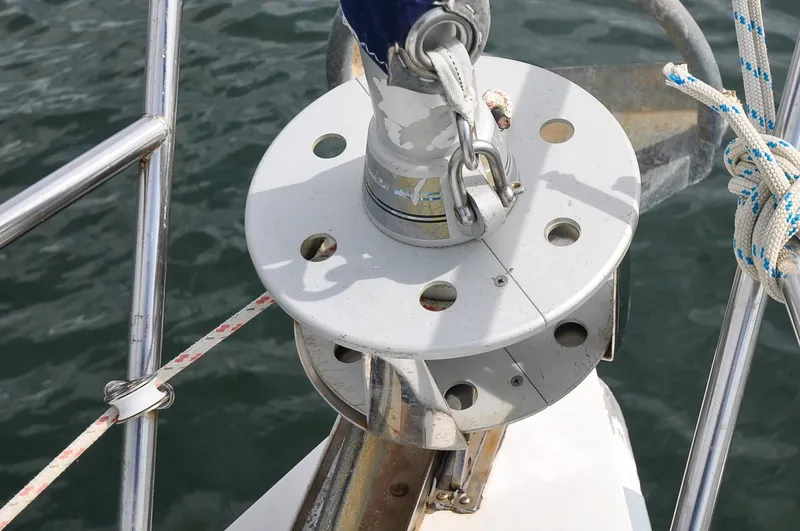Slide: The Image of 1993 Catalina 42 | Kanga Close-up of a Catalina 42 sailboat's furling system, 1993 model, with ropes and metal fittings. - 6318862