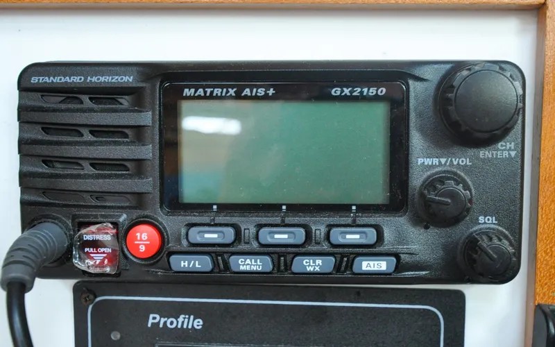 Slide: The Image of 1993 Catalina 42 | Kanga Marine radio on 1993 Catalina 42 sailboat, Standard Horizon Matrix AIS+ GX2150 model. - 6318914