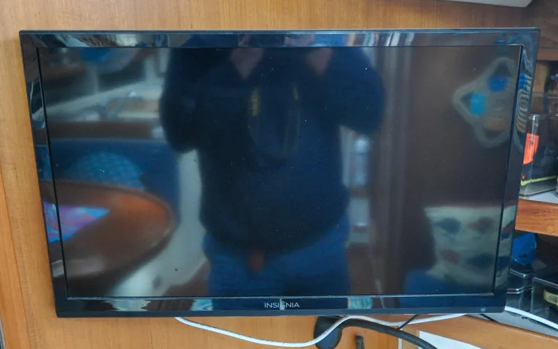 Slide: The Image of 1993 Catalina 42 | Kanga Insignia TV inside a 1993 Catalina 42 yacht, reflecting interior details. - 6318919
