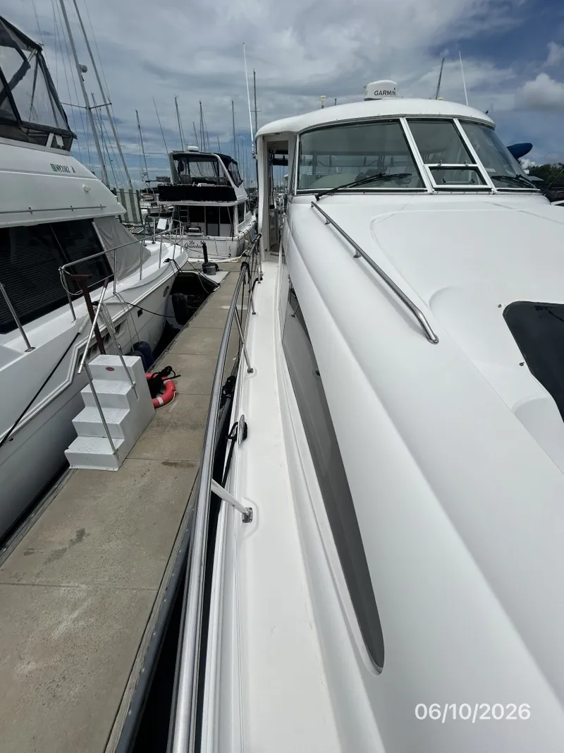 Slide: The Image of 39' Sea Ray starboard side deck1 - 6331043