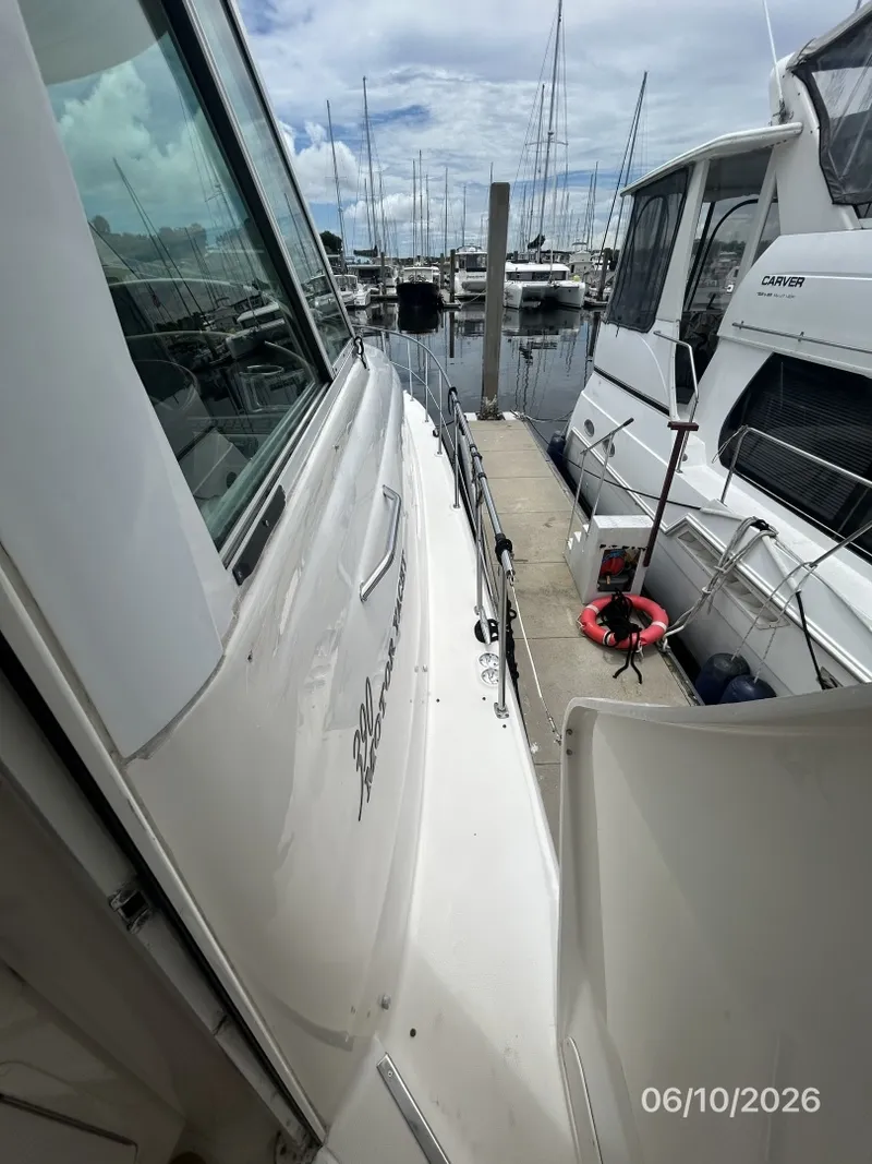 Slide: The Image of 39' Sea Ray starboard side deck2 - 6331044