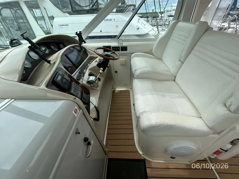 Slide: The Image of 39' Sea Ray helm2 - 6331018