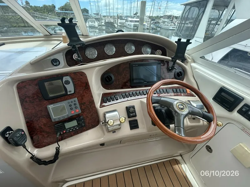 Slide: The Image of 39' Sea Ray helm3 - 6331019