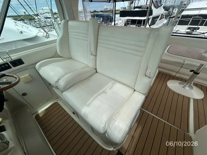 Slide: The Image of 39' Sea Ray helmseats - 6331021