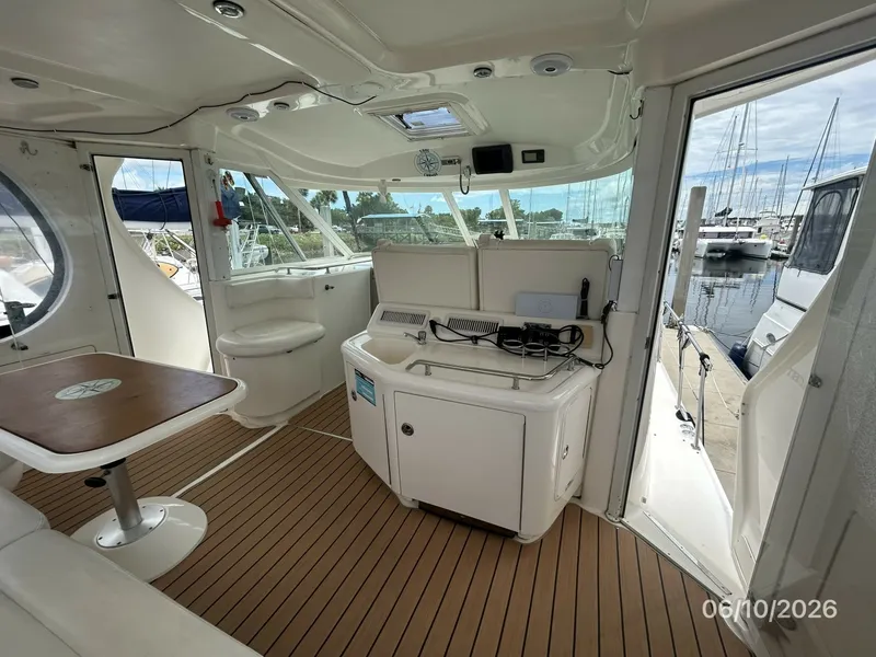 Slide: The Image of 39' Sea Ray sundeck forward - 6331047
