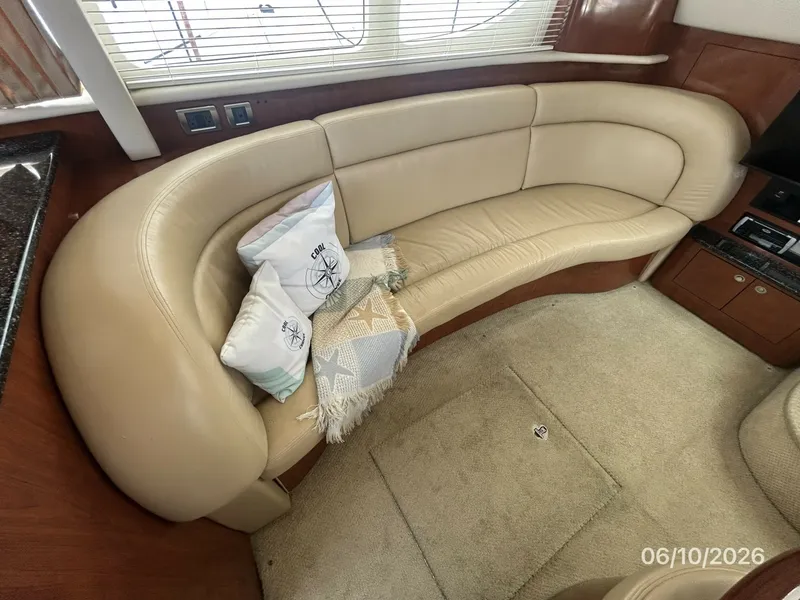 Slide: The Image of 39' Sea Ray salon starboard seating - 6331039