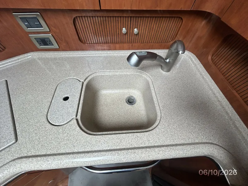 Slide: The Image of 39' Sea Ray galley sink - 6331817