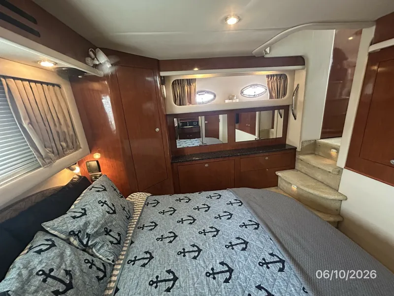 Slide: The Image of 39' Sea Ray master stateroom port - 6331024