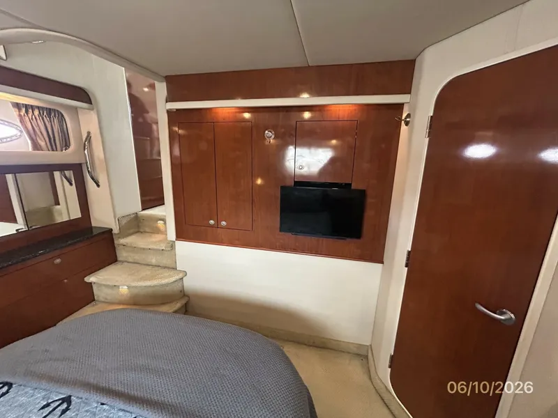 Slide: The Image of 39' Sea Ray master stateroom forward - 6331023