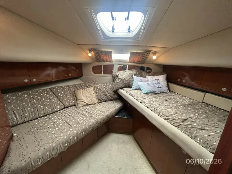 Slide: The Image of 39' Sea Ray guest stateroom - 6331820