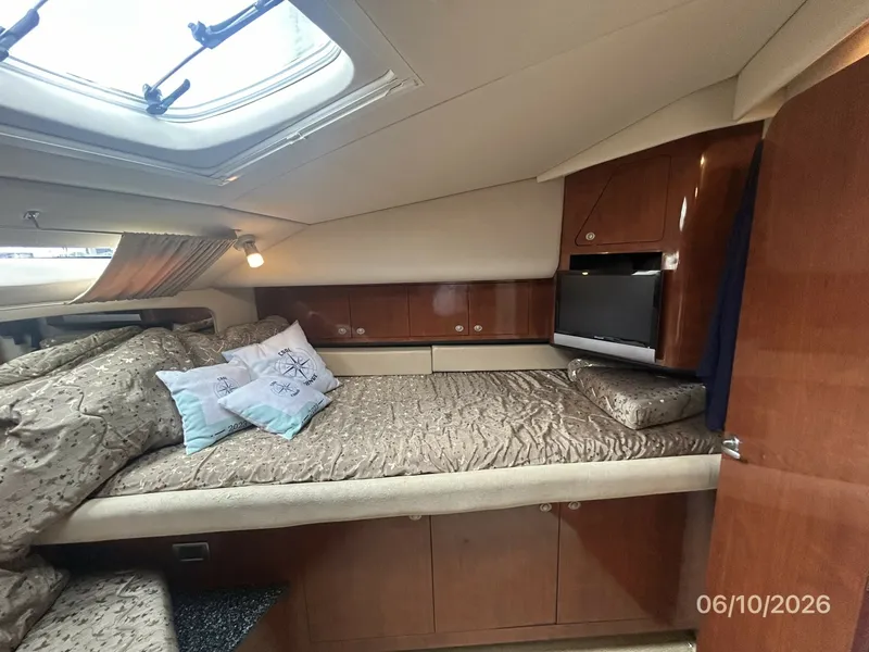 Slide: The Image of 39' Sea Ray guest stateroom starboard - 6331822