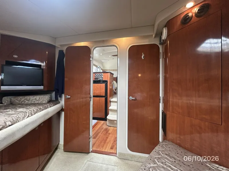 Slide: The Image of 39' Sea Ray guest stateroom aft - 6331818