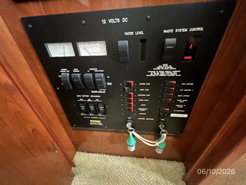 Slide: The Image of 39' Sea Ray electrical panel1 - 6331002