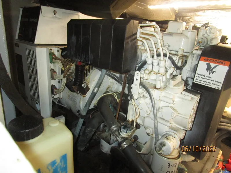 Slide: The Image of 39' Sea Ray generator - 6331013