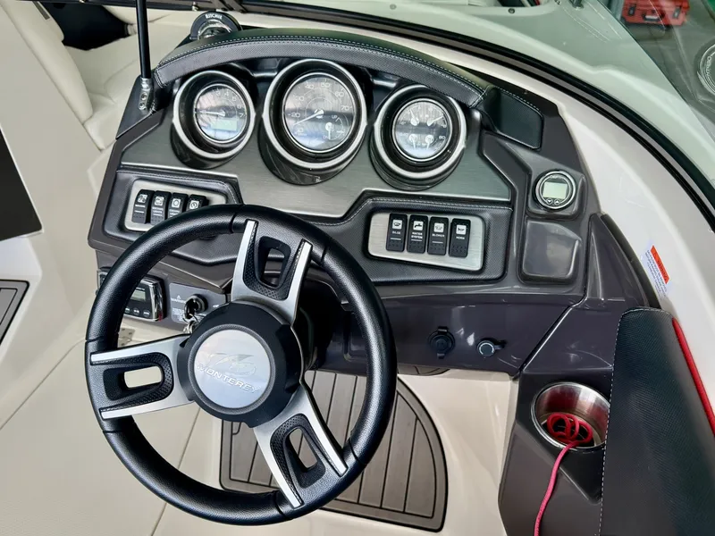 Slide: The Image of Monterey 234SS Super Sport 2014 - 6331531