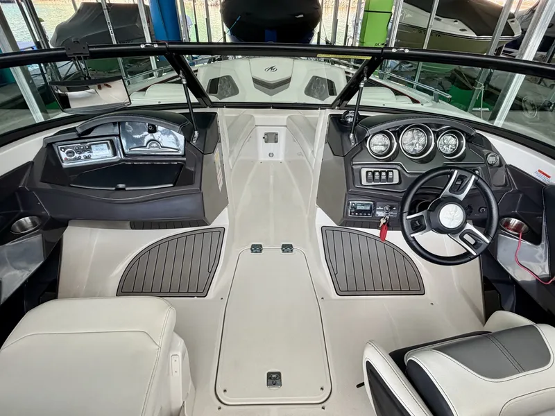 Slide: The Image of Monterey 234SS Super Sport 2014 - 6331545