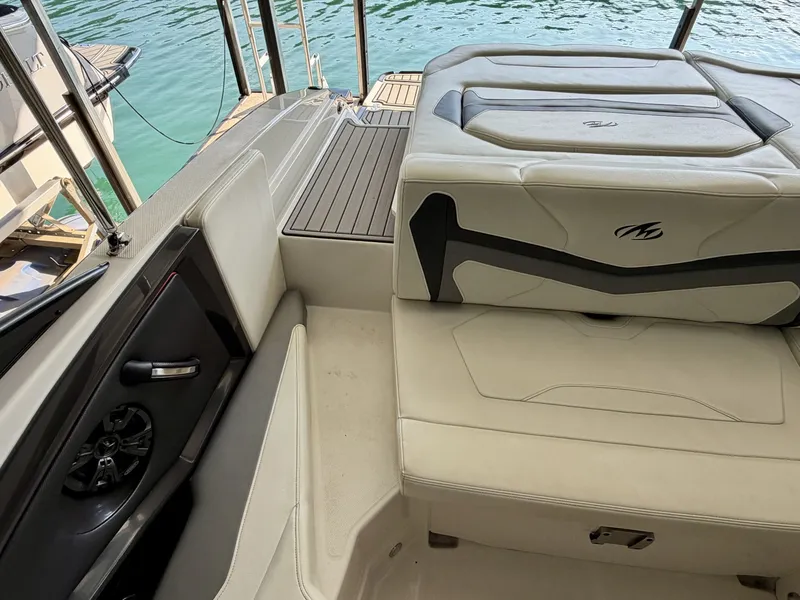 Slide: The Image of Monterey 234SS Super Sport 2014 - 6331593