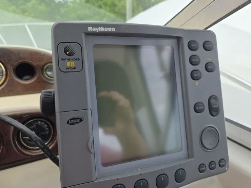 Slide: The Image of Rinker 330 Fiesta Vee 1999 - 6403541