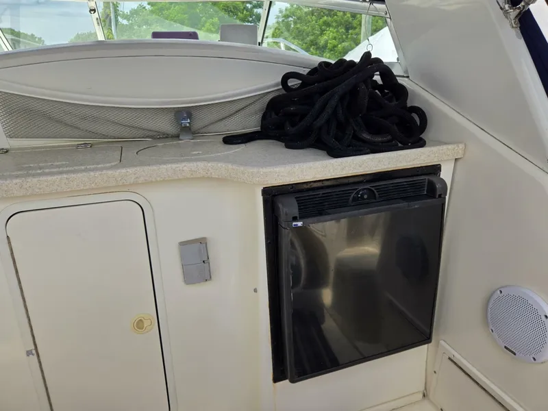 Slide: The Image of Rinker 330 Fiesta Vee 1999 - 6403550