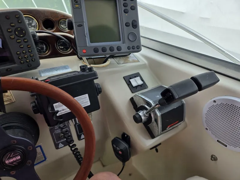 Slide: The Image of Rinker 330 Fiesta Vee 1999 - 6403542