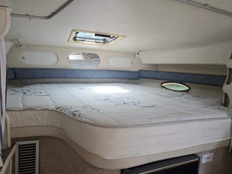 Slide: The Image of Rinker 330 Fiesta Vee 1999 - 6403344