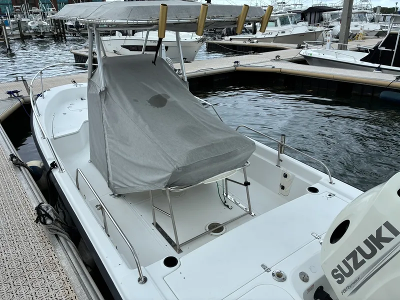 Slide: The Image of Boston Whaler 220 Dauntless 2004 - 6332600