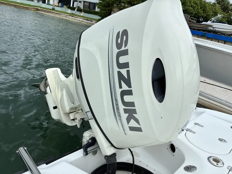 Slide: The Image of Boston Whaler 220 Dauntless 2004 - 6332608