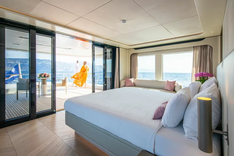 Slide: The Image of Van der Valk 34M Explorer 2022 - 6335623