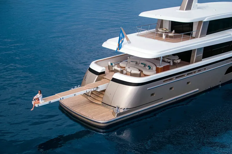 Slide: The Image of Van der Valk 34M Explorer 2022 - 6335604