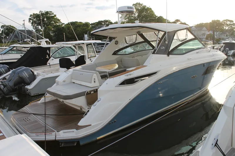 Slide: The Image of Sea Ray Sundancer 320 2023 - 6335670