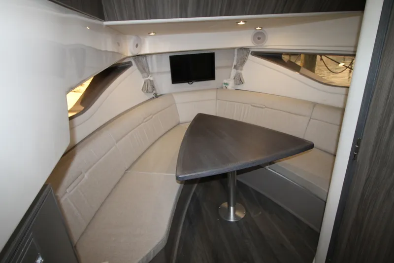 Slide: The Image of Sea Ray Sundancer 320 2023 - 6335684