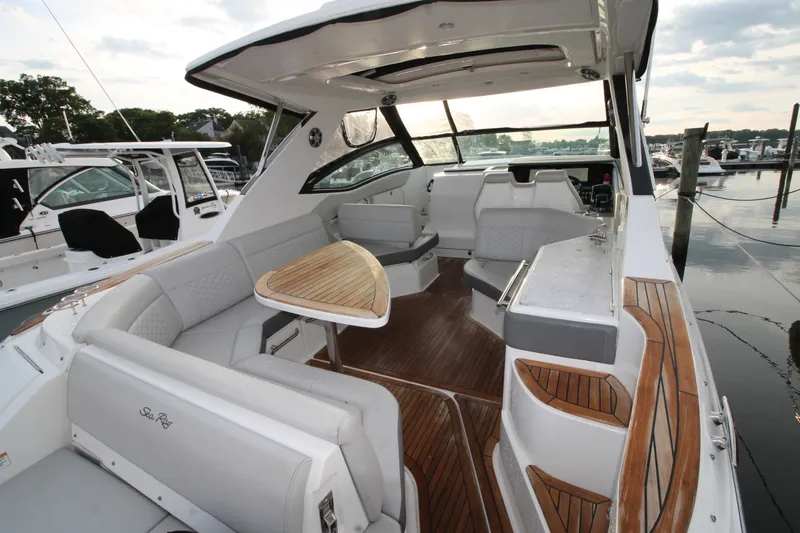 Slide: The Image of Sea Ray Sundancer 320 2023 - 6335673
