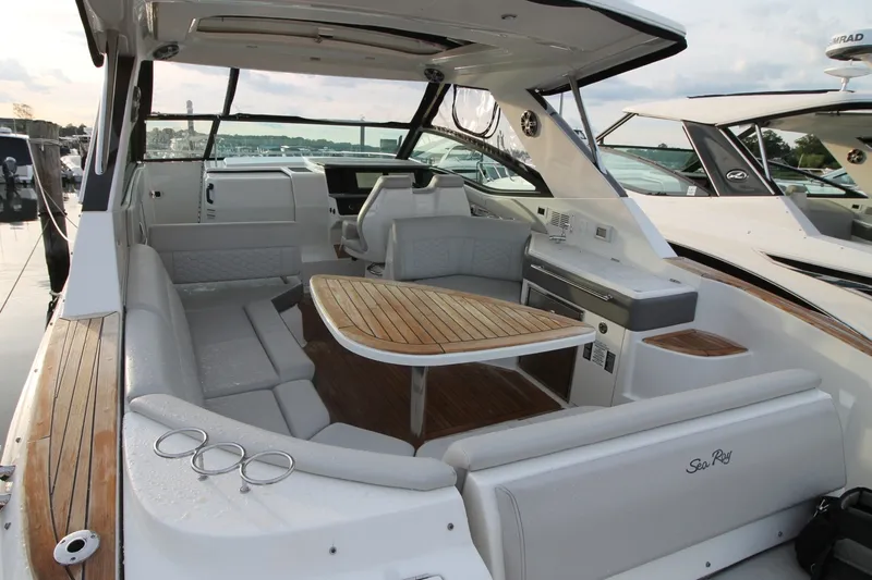 Slide: The Image of Sea Ray Sundancer 320 2023 - 6335674